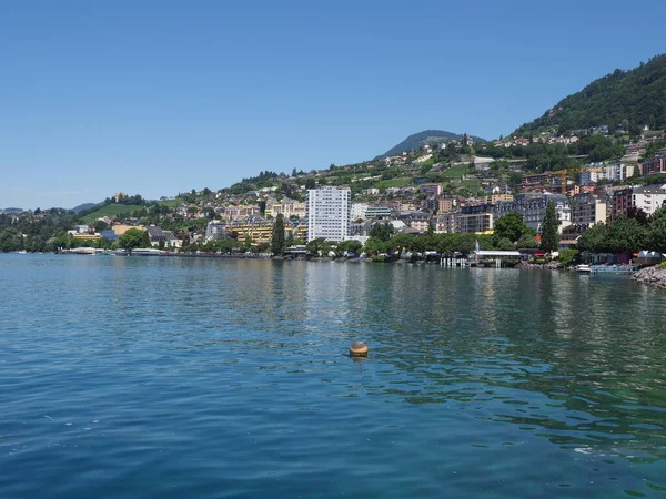 Wunderschöner Genfer See und Montreux-Stadt in der Schweiz — Stockfoto