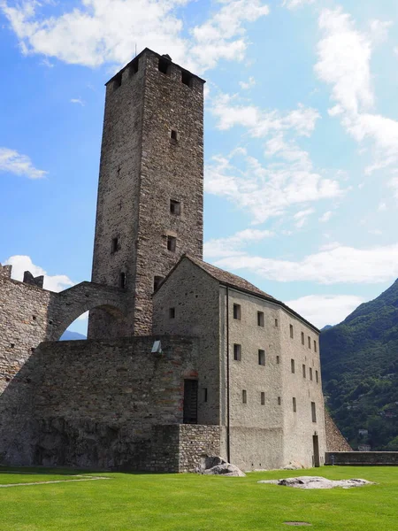 Kamenná Věž Hradní Grande Evropském Městě Bellinzona Hlavní Město Kantonu — Stock fotografie