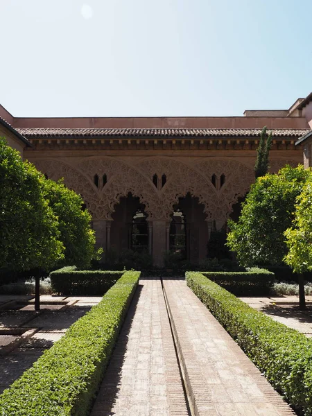 Slottsgård i Saragossa stad i Spanien - vertikal — Stockfoto