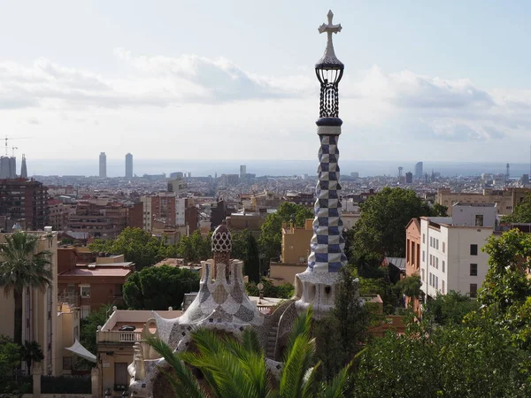 Gaudis kémény a spanyolországi Barcelona európai városában — Stock Fotó