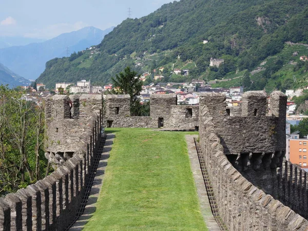 Kamenitá Strana Hradní Grande Evropském Městě Bellinzona Kanton Ticino Švýcarsku — Stock fotografie