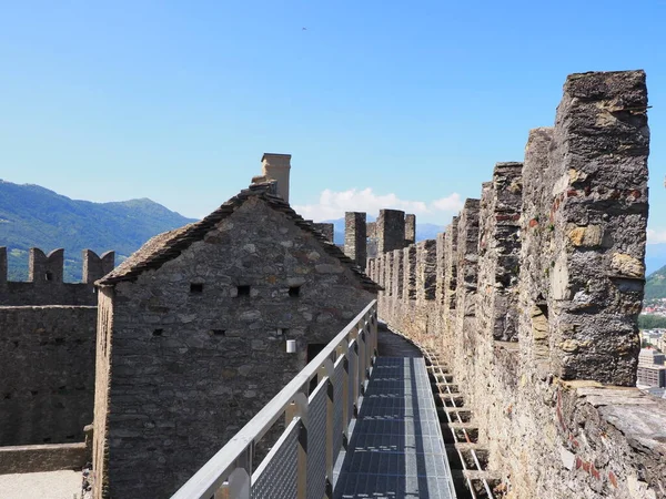 Flanking Montebello Castle European Bellinzona City Canton Ticino Switzerland Clear — Foto de Stock