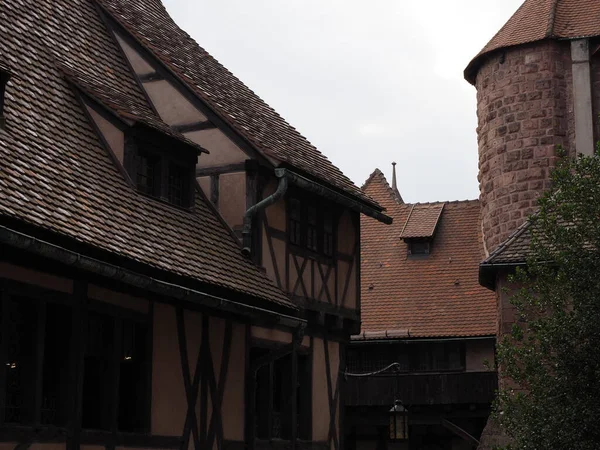 Pátio Castelo Koenigsbourg Cidade Europeia Orschwiller Região Alsácia França Com — Fotografia de Stock