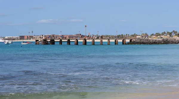 Drewniane Molo Łodzie Afrykańskim Miasteczku Santa Maria Wyspie Sal Republice — Zdjęcie stockowe