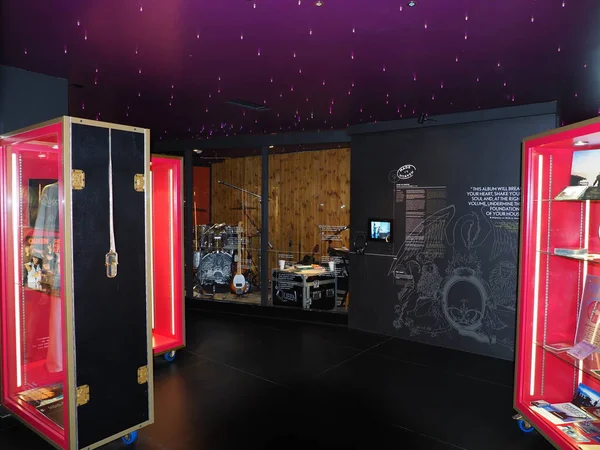 Indoor of museum of British rock Queen band, Montreux ciudad Suiza — Foto de Stock