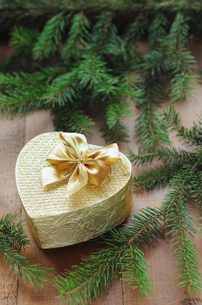 Christmas tree and golden gift box — Stock Photo, Image