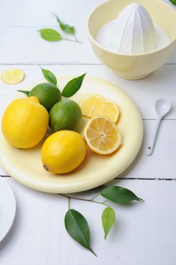 Narenciye Sıkacağı ve taze limon taze limonata yapmak için kullanılan