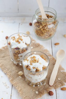 Granola Tahıl tohumlar ve fındık ile çeşitli türleri arasından