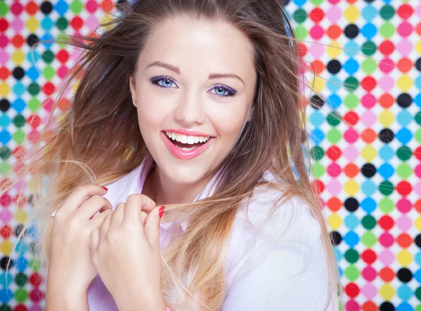 Attractive young smiling woman — Stock Photo, Image