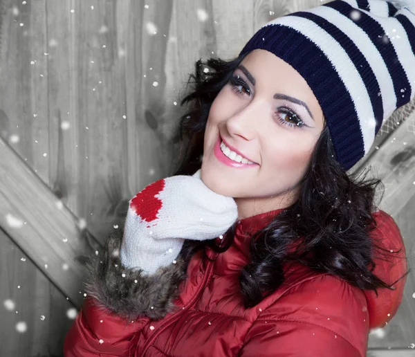 Vrouw dragen winter hoed — Stockfoto