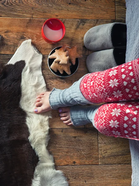 Vinter jul konceptet med kvinna — Stockfoto