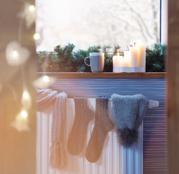 Winter fashion accessories drying on a heater — Stock Photo, Image