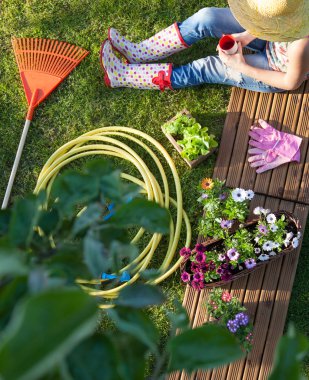 Kadın tatilinde bir Bahçe