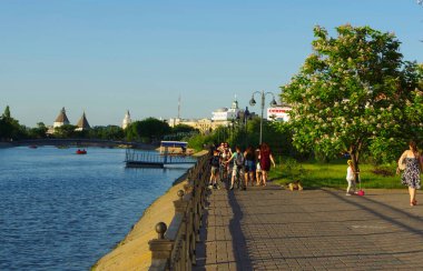 Rusya, Astrakhan, 06.15.20. Akşam kenti manzaralı..