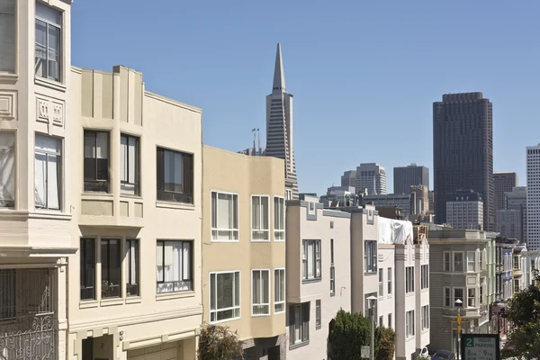 Skyline de San Francisco y zona residencial . —  Fotos de Stock