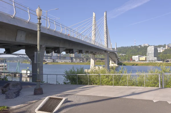 Tilikum überquerung brücke portland oregon. — Stockfoto