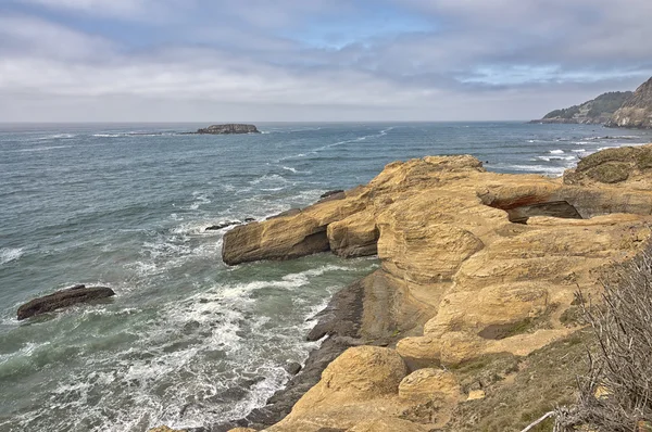 Oregon coast kayalıklarla ve Pasifik Okyanusu. — Stok fotoğraf