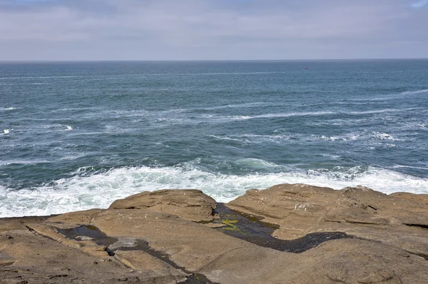 Oregon coast kayalıklarla ve Pasifik Okyanusu. — Stok fotoğraf