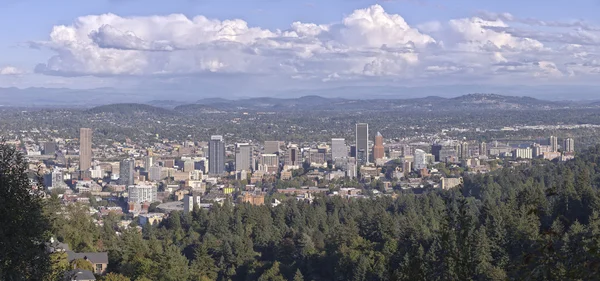 Portland Oregon downtown panorama from Pittock mansion. — Stock Photo, Image