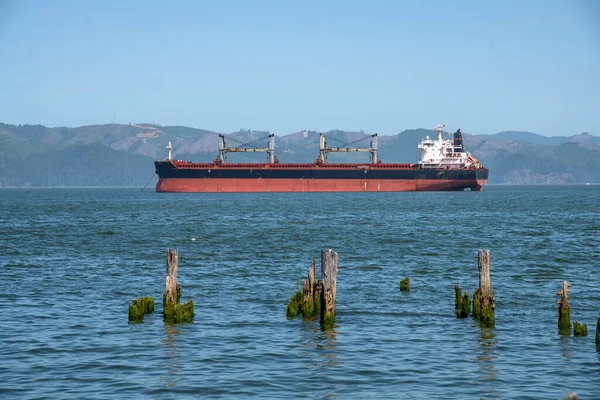 Bateau Citerne Mouillé Paysage Sur Fleuve Columbia Près Astoria Oregon — Photo