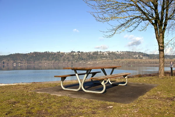 Banco de piquenique com vista para os parques Oregn . — Fotografia de Stock