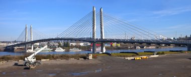 Portland Oregon yeni railtrain ve yaya köprüsü panorama.