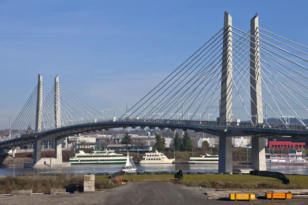 Tilikum crossing and people bridge Portland Oregon. — Stock Photo, Image