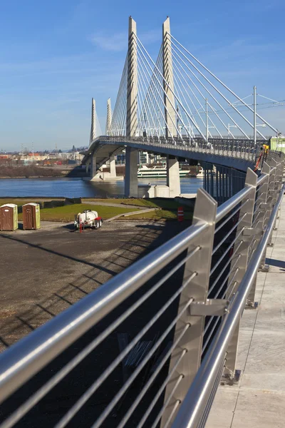 Tilikum cruzamento e pessoas ponte Portland Oregon . — Fotografia de Stock