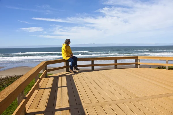 Mirando hacia la playa costa de Oregon . —  Fotos de Stock