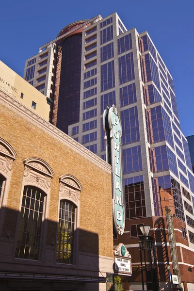 Portland sign and skyscraper. — Stock Photo, Image