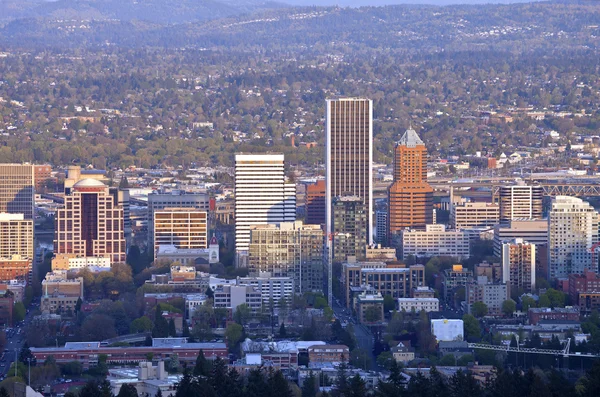 Portland Oregon vista de la ciudad al atardecer . — Foto de Stock