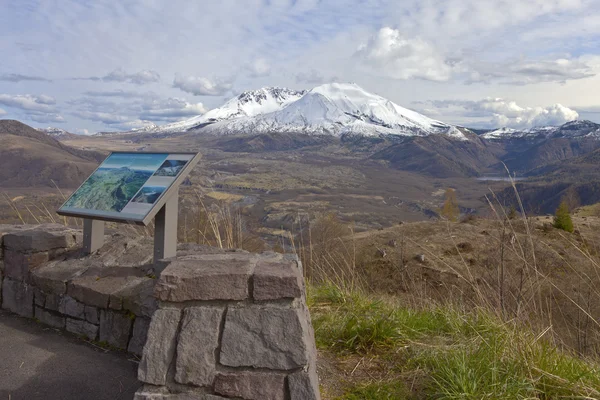 Mt. St. Helen jest widok na zachód słońca. — Zdjęcie stockowe