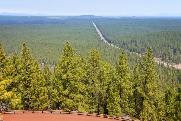 Hazy view of route 97 North from Lava Butte OR. — Stock Photo, Image