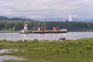 Ağır bir yük taşıyan mavna itmek.