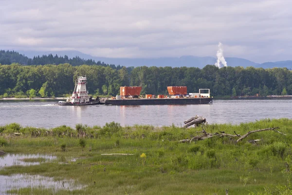 Push barge carrying a heavy load. — Stock Photo, Image