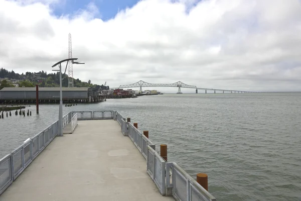 Astoria-megler-brücke und pier oregon. — Stockfoto