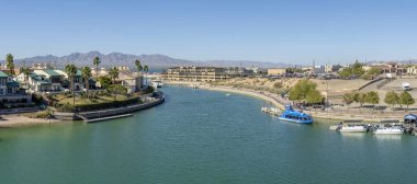 Arizona Havasu Gölü kıyısı ve Londra Köprüsü 'nden gelen turizm.