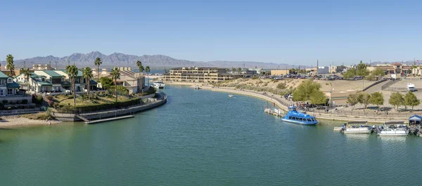 Arizona Havasu Gölü kıyısı ve Londra Köprüsü 'nden gelen turizm.