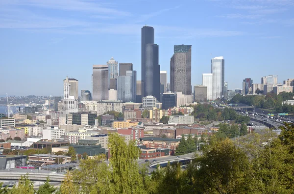 Seattle centro da cidade edifícios modernos skyline . — Fotografia de Stock