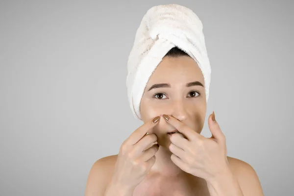 Young Woman Towel Her Head Gray Background Squeezes Pimples Her — Stock Photo, Image