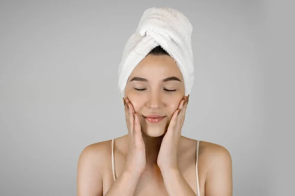 Washing Your Face Closeup Woman Cleaning Skin Towel Portrait Woman — Stock Photo, Image