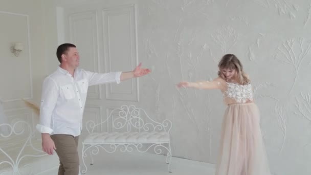 Beautiful man and woman dancing dance. — Stock Video