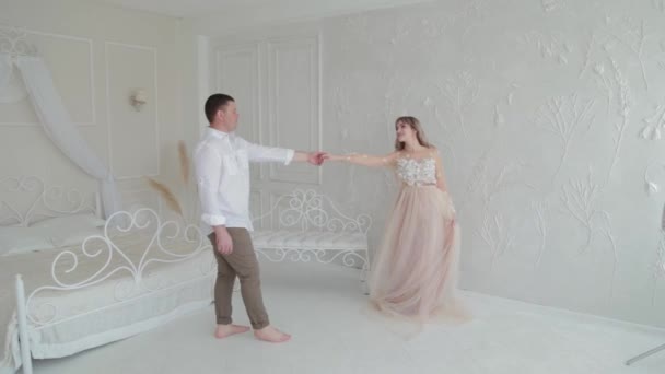 Beautiful man and woman dancing dance. — Stock Video