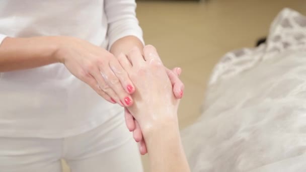 Woman beautician doing hand massage to client. — Stock Video