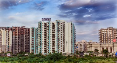 Şehirdeki modern apartman