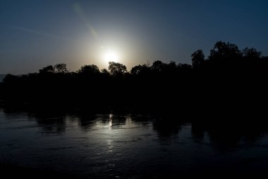 Akşamları gölün güzel manzarası