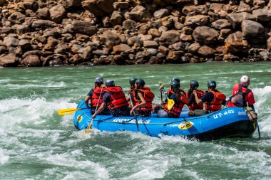 Kanolar üzerinde rafting, Ganga Nehri, Rishikesh, Haridwar, Hindistan