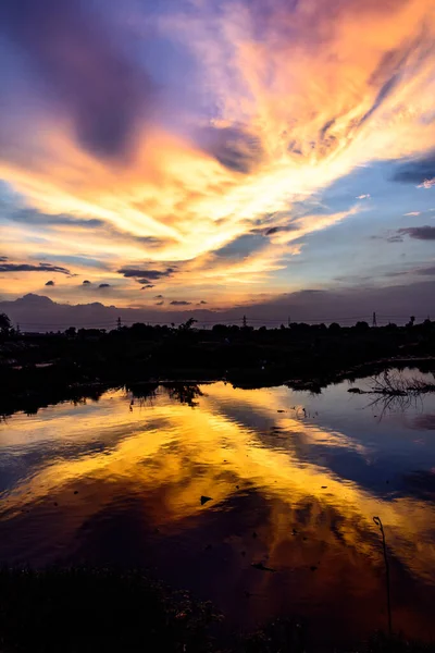 Belo Pôr Sol Sobre Lago — Fotografia de Stock