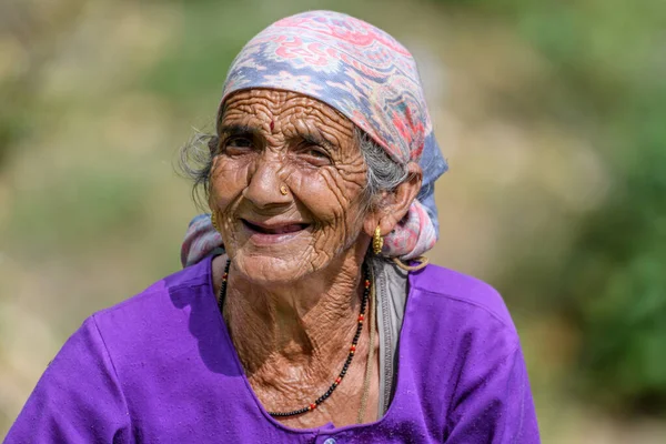 2018年6月17日インド ウットラカンド州ピトラガルの人々の笑顔のおばあさん写真日時 — ストック写真