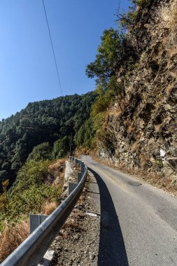Dağlarda yol